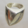 (r1443)Silver ring with a pointy design.